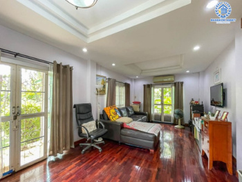 *****บ้านเดี่ยวมือสองย่านปทุมธานี ม.กฤษดานคร19 พหลโยธิน เนื้อที่กว้างขวางมากถึง 163 ตร.ว. ฟังก์ชัน 4 ห้องนอน 3 ห้องน้ำ ที่จอดรถ 2 คัน พร้อมเข้าอยู่ พื้นที่กว้างขวาง บนทำเลเดินทางสะดวก ใกล้รถไฟฟ้าสายสีแดง "สถานีฟิวเจอร์พาร์ค รังสิต" และทางด่วน "รังสิต"